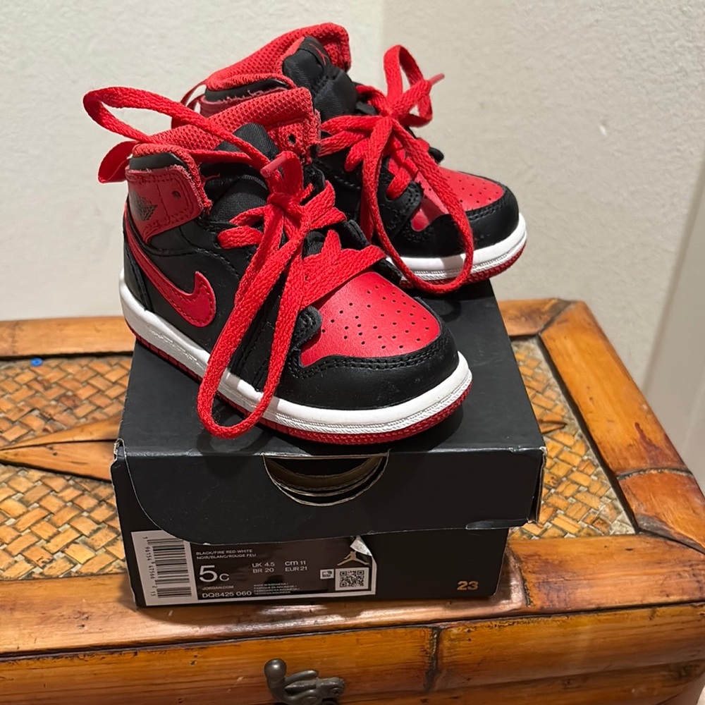 Nike Red and Black Sneakers High-Top Style